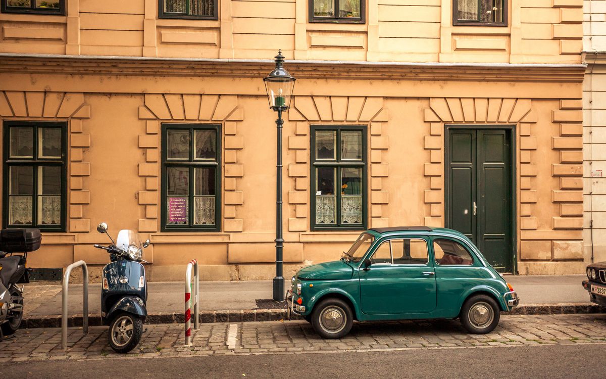 Oldtimer und Vespa