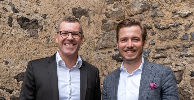 Digitalisierung in der Industrieversicherung – MRH Trowe und Thinksurance kooperieren Portraitbild. Links: Lars Mesterheide. Rechts: Christopher Leifeld.