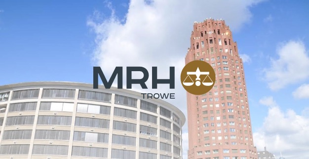 Aufnahme zweier Bürogebäude, davor ist das MRH Trowe Logo platziert