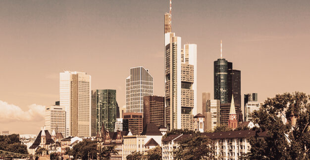 Sicherung der Lieferantenkette & Liquidität Foto der Frankfurter Skyline