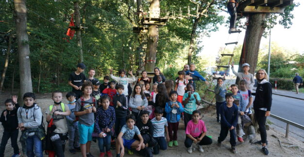 Gruppenbild Kletterausflug von MRH Trowe zusammen mit einer Kindergruppe der Arche