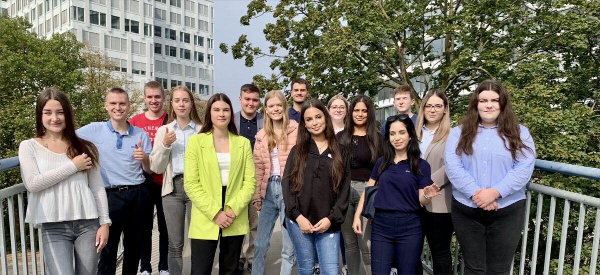 Letzte Woche fing für 17 Nachwuchskräfte ein spannender Lebensabschnitt bei MRH Trowe an.